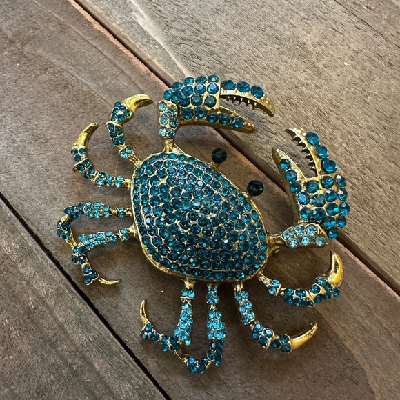 Sparkling Ocean Blue Crab Brooch - Picture 6 of 9